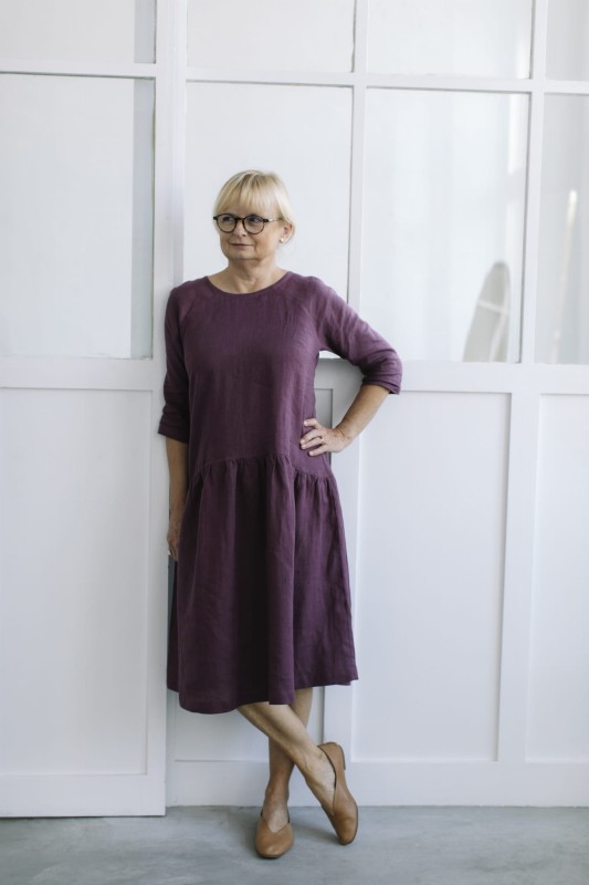 Lniana sukienka z obniżonym stanem - PAULA / burgund