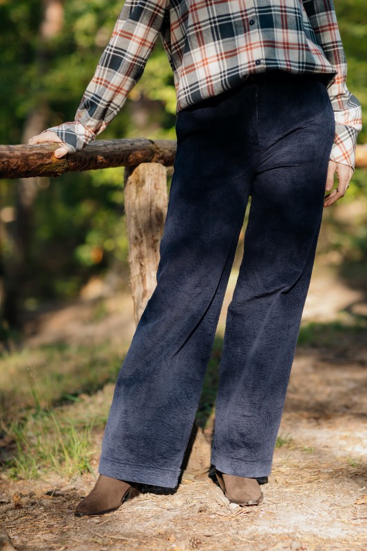 Spodnie sztruksowe o prostym kroju / granatowy